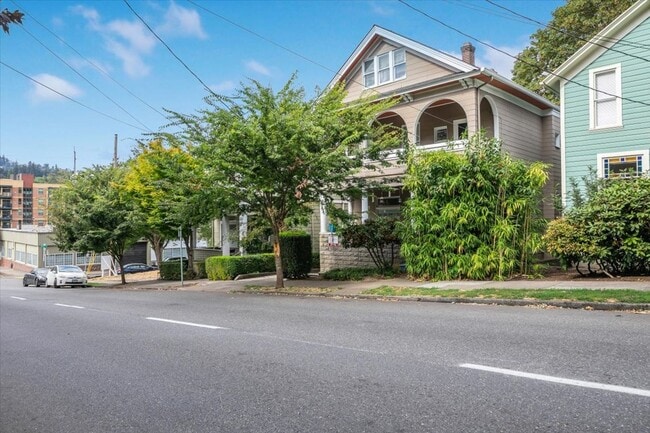 Building Photo - 1b/1ba Goose Hollow Apartment, close to everything!