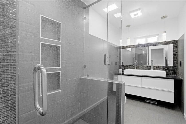 Building Photo - 16405 E Layton Ave