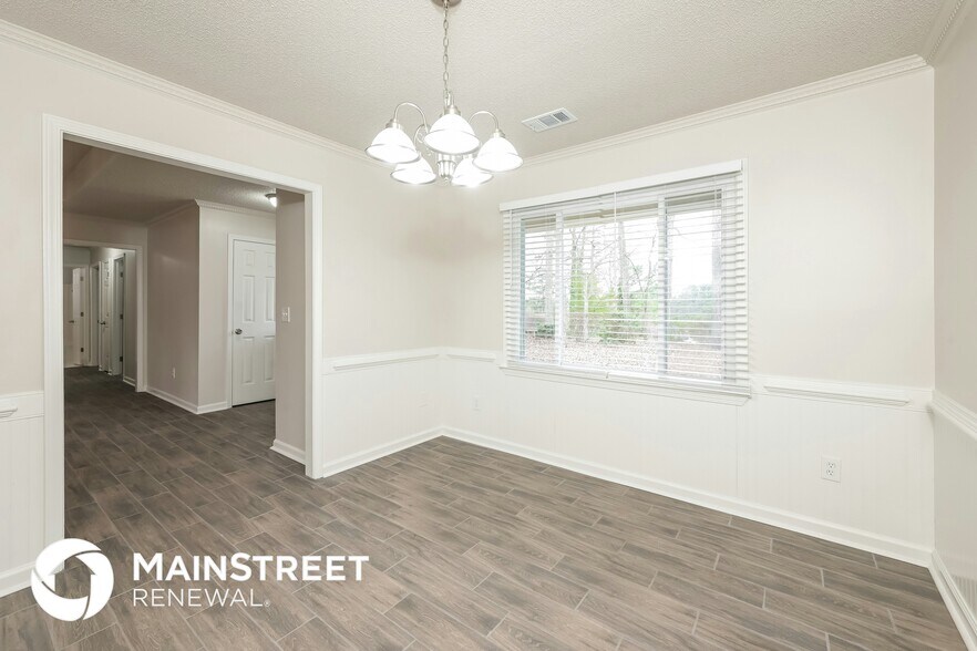 Building Photo - 2202 Independence Dr SW