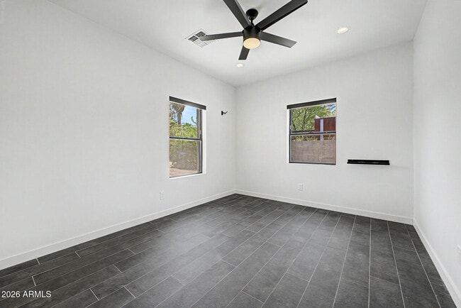 Building Photo - 2312 E Curnow Dr