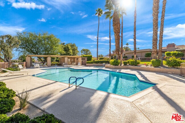 Building Photo - 72417 Rolling Knoll Dr