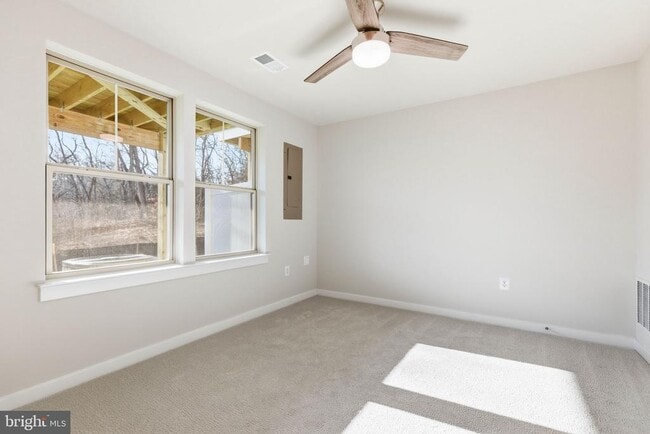 Building Photo - 1017 Venifena Terrace SE