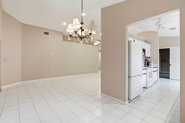 Building Photo - 6170 Bay Isles Dr