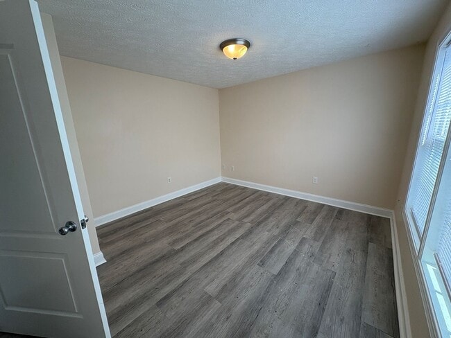 Building Photo - 730 Twisted Oak Dr NW