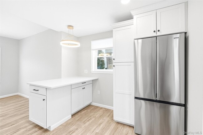 Building Photo - 78 Maple Ave