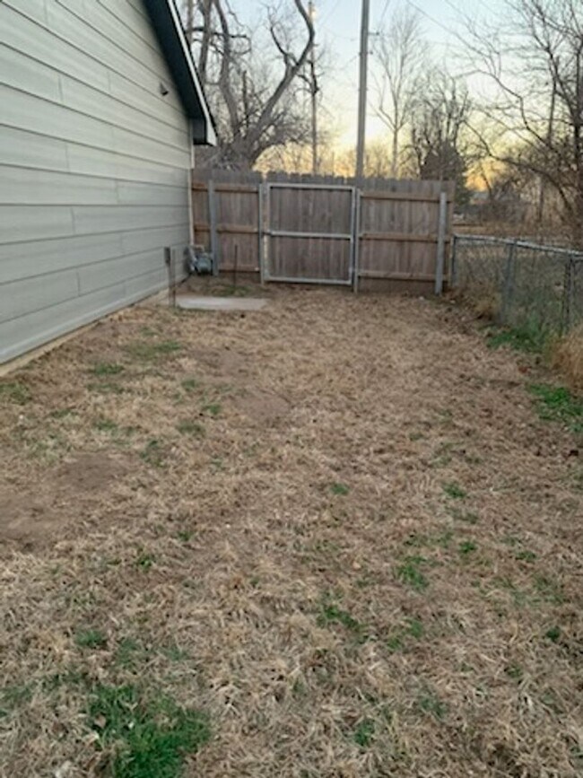 Building Photo - 2816 W 25th St N