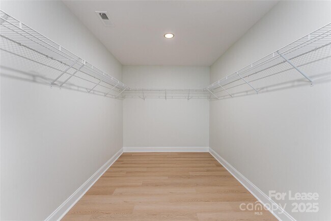 Building Photo - 139 Brackenbury Ln