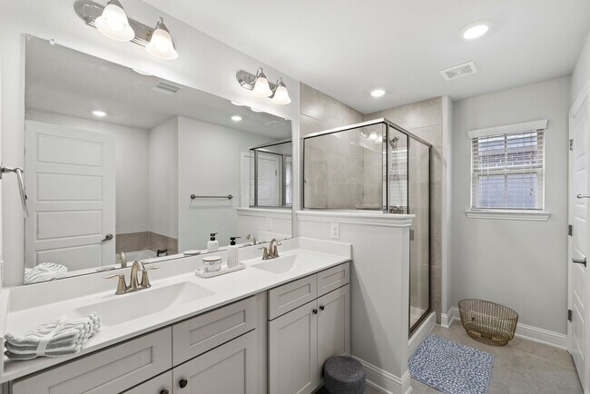 Building Photo - 13301 Lago Acero