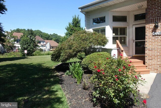 Building Photo - 6006 Bridgepointe Dr