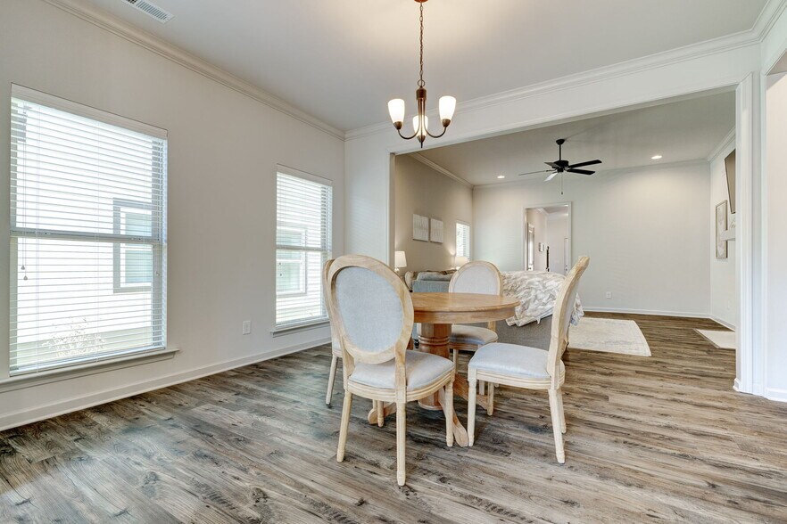 Building Photo - 2134 Springfield Dr