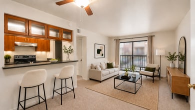 Building Photo - Beautiful Condo at The Reserve, About 2.3 Miles from the Plaza