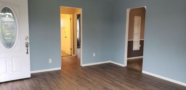 Building Photo - Charming La Mesa home with large private yard and garage!