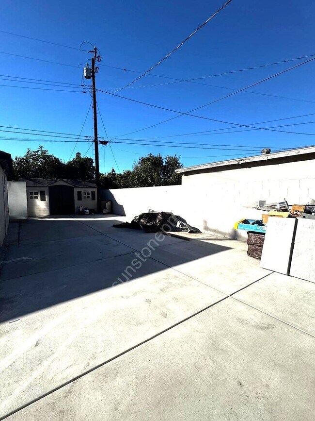 Building Photo - 1569 Carol Dr