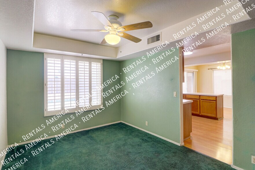 Building Photo - 2517 W Knox Rd