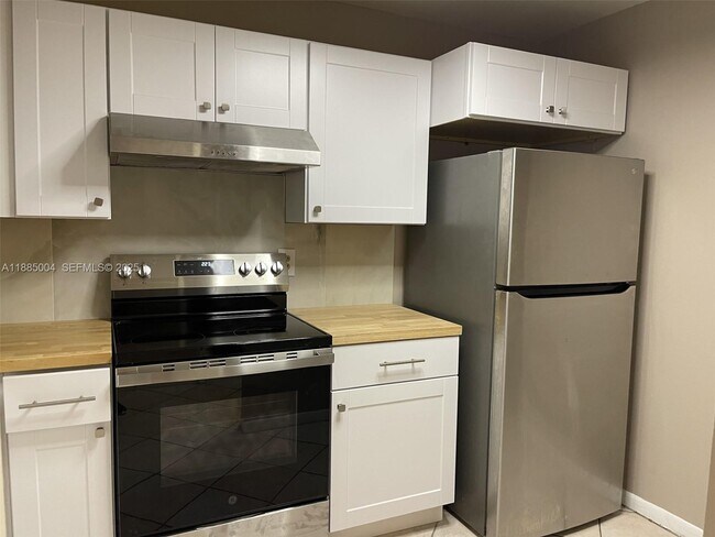 Building Photo - 1250 Lincoln Rd