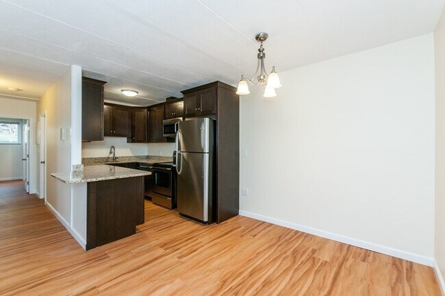 Building Photo - 43 Burnham St