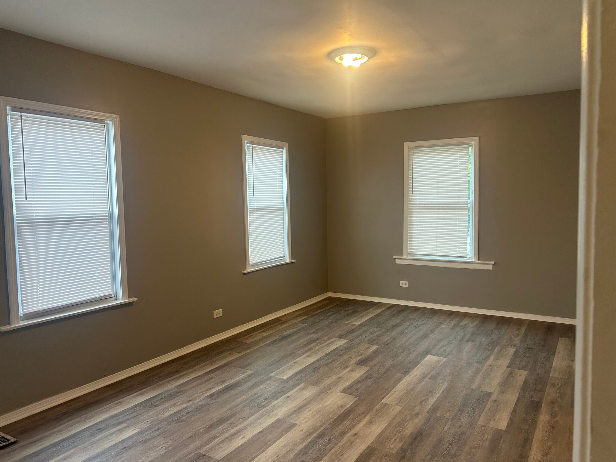 Building Photo - 8459 S Morgan St