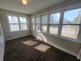 Building Photo - Priced to Lease!