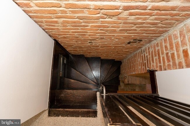 Building Photo - 640 Dover St