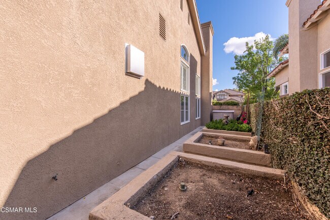 Building Photo - 48 Golden Glen Dr
