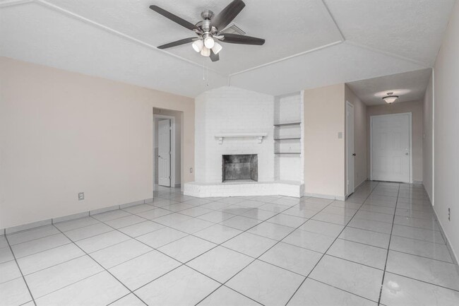 Building Photo - 9919 Overview Dr