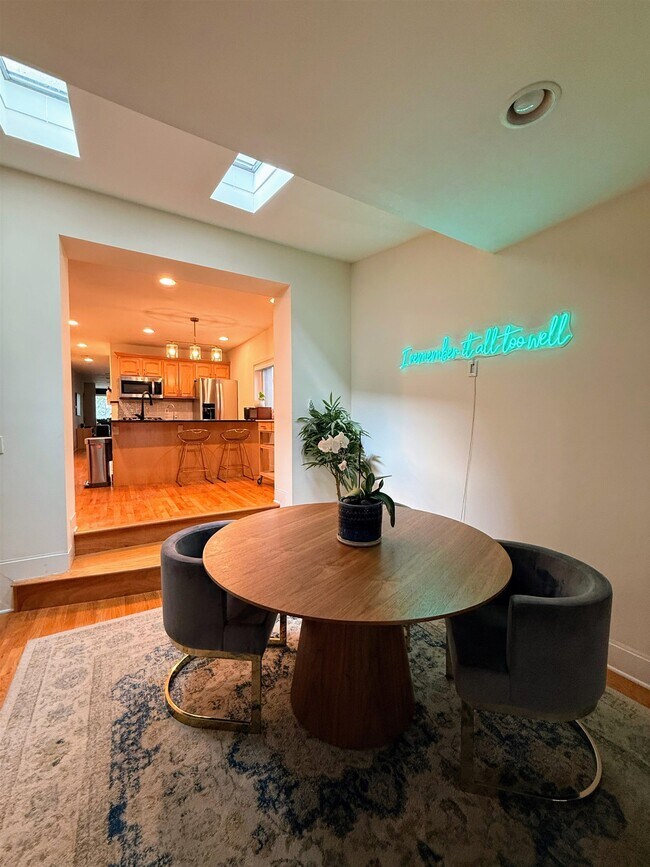 Building Photo - 8 Carroll Pl