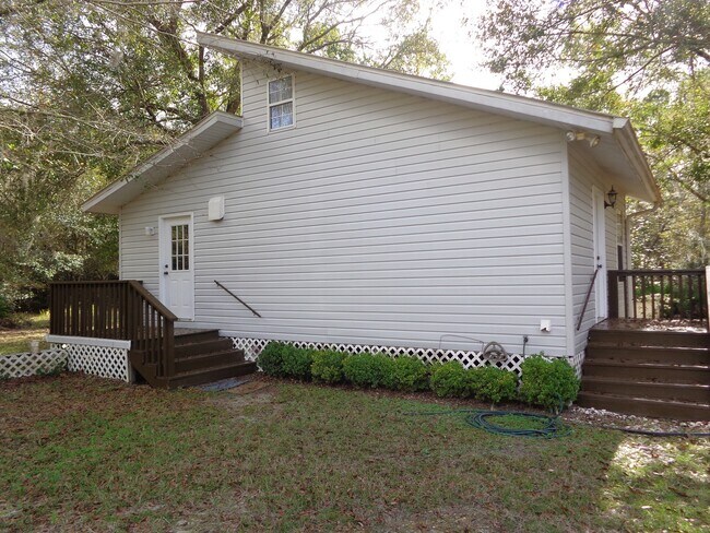 Building Photo - 3329 NE County Rd 234