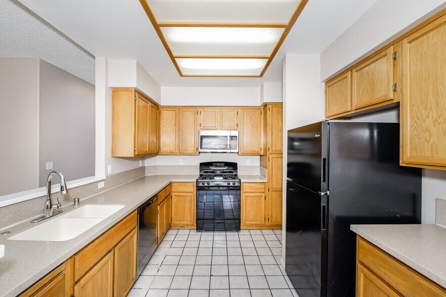 Building Photo - 268 Sundial St
