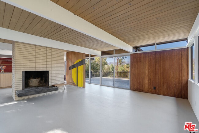 Building Photo - 1404 Oak Grove Dr
