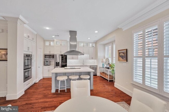 Building Photo - 705 Lyles Ln