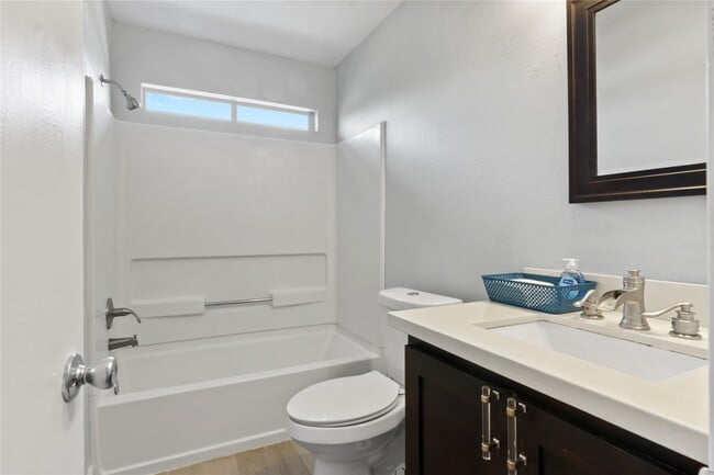 Building Photo - 5815 Clerkenwell Dr