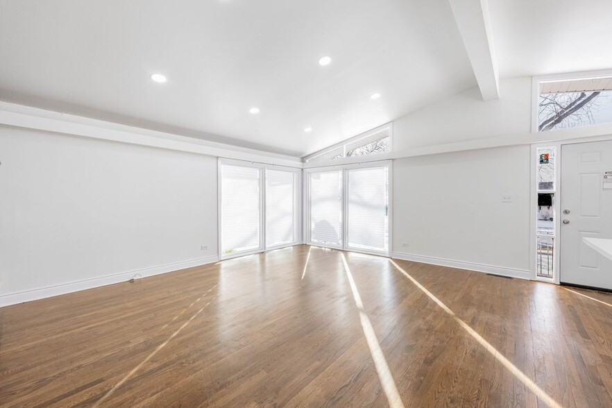 Building Photo - 4120 Greenbrier Ln