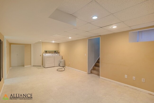 Building Photo - Amazing Home Near City Park and Campus!