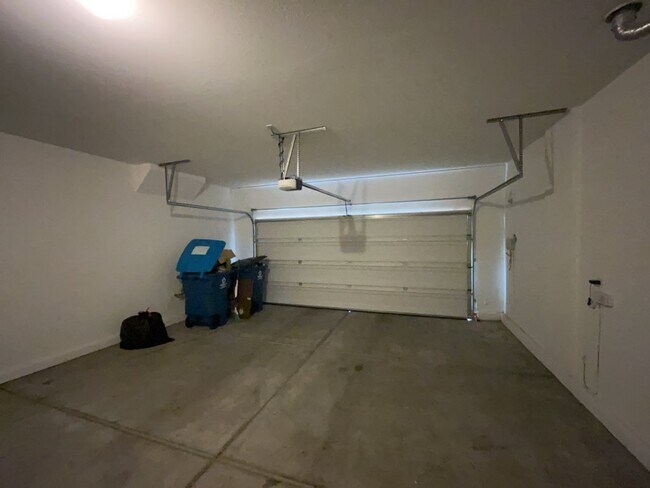 Building Photo - 2122 Bethesda Fountain Rd