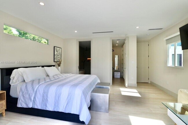 Building Photo - 2975 SW 15th St