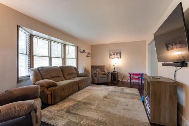 Building Photo - Click the “Apply Now” button or email wapmrentals@gmail.com for a prompt response.