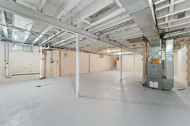 Building Photo - 13 Brookside Ave W