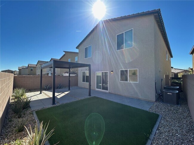 Building Photo - 7526 Pink Mimosa Ave