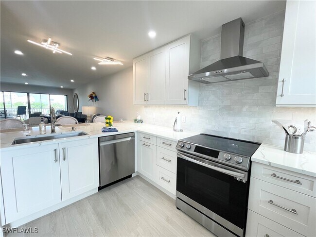 Building Photo - 12945 Vanderbilt Dr