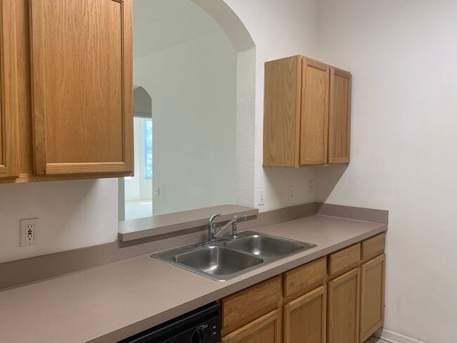Building Photo - "Move In Special" $250 OFF First Month's Rent - Lovely 3 Bedroom 2 Bath Condo