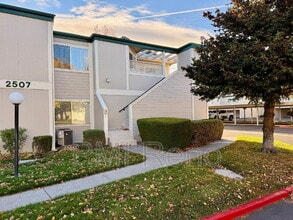 Building Photo - 2507 Sycamore Glen Dr