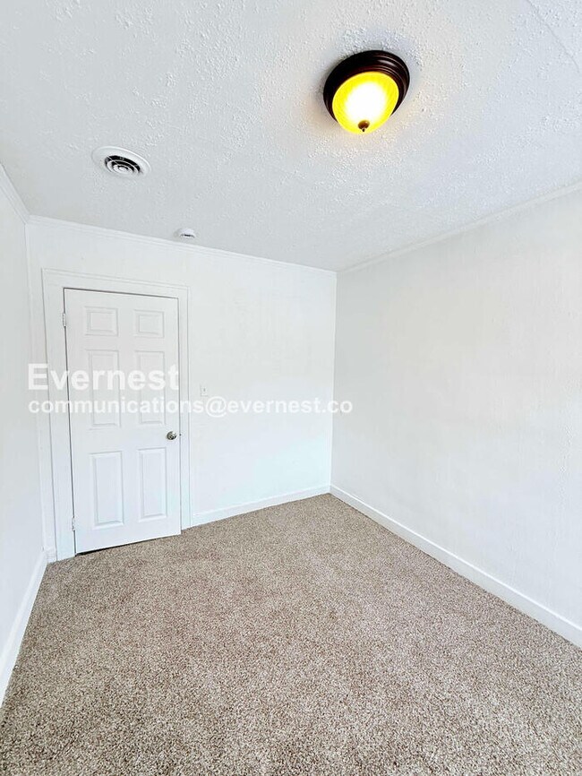 Building Photo - 14393 Strathmoor St