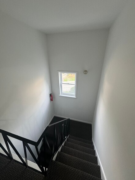 Building Photo - 118 3rd Ave