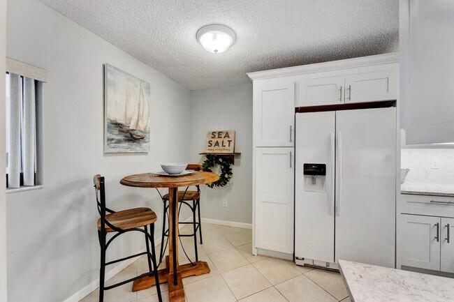 Building Photo - 30 Pelican Pointe Dr