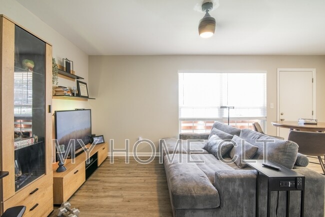 Building Photo - 4605 Coronado Dr