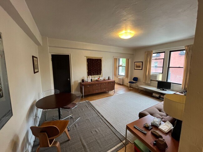 Building Photo - Fully Furnished 1 Bedroom, 1 Bathroom Cond...