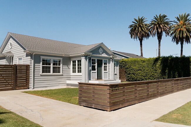 Building Photo - 2709 S Harcourt Ave