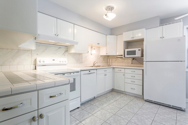 Building Photo - 1301 N Northwest Hwy