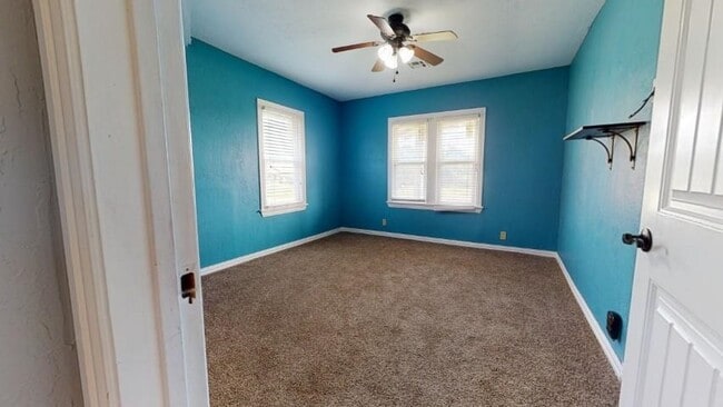 Building Photo - 203 E Cole Rd