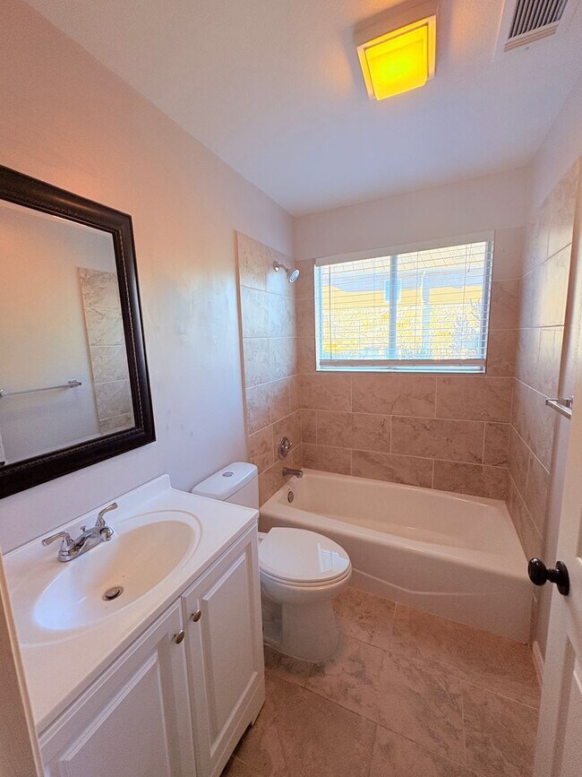 Building Photo - Elegant Two-Story Home in Lakeway